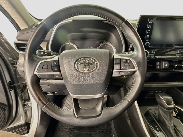Certified 2022 Toyota Highlander XLE FWD image 13