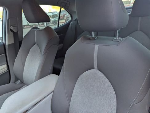 Used 2021 Toyota Camry LE image 10