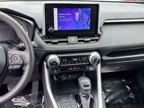 Used 2025 Toyota RAV4 XLE AWD/4WD image 22
