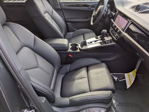 Certified 2026 Porsche Macan AWD/4WD image 26