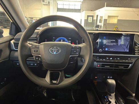 Used 2025 Toyota Camry LE FWD image 34