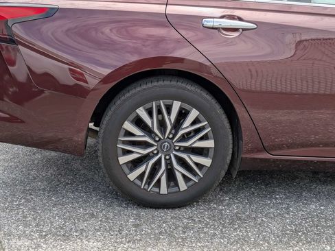 Used 2025 Nissan Altima 2.5 SV FWD image 11
