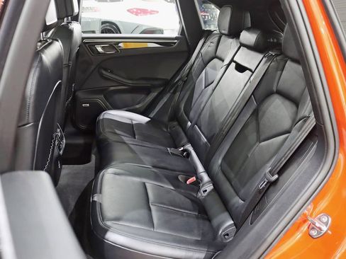 Used 2025 Porsche Macan image 28