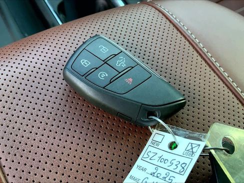 Used 2025 GMC Sierra 1500 Denali Ultimate image 15