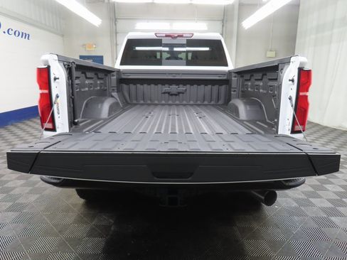 Used 2025 Chevrolet Silverado 2500 ZR2 w/ Technology Package image 46