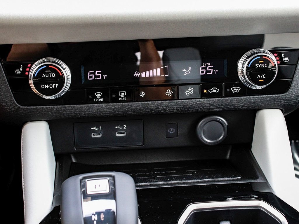 Used 2025 Mitsubishi Outlander SE AWD/4WD image 23
