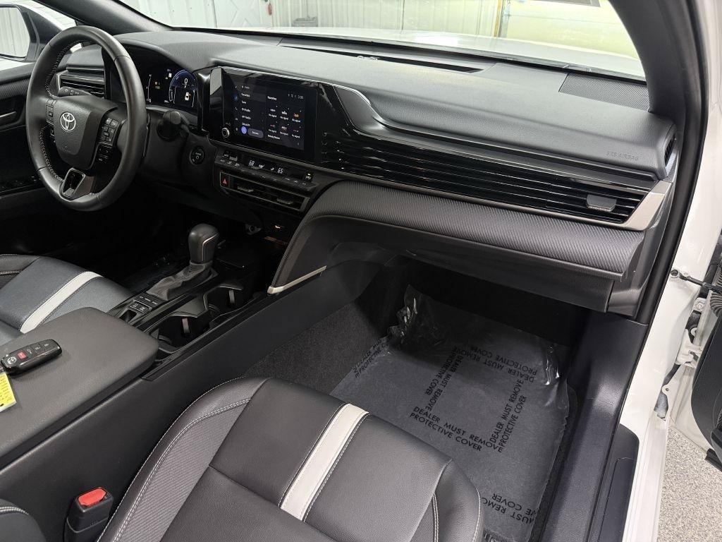 Used 2025 Toyota Camry SE FWD image 32