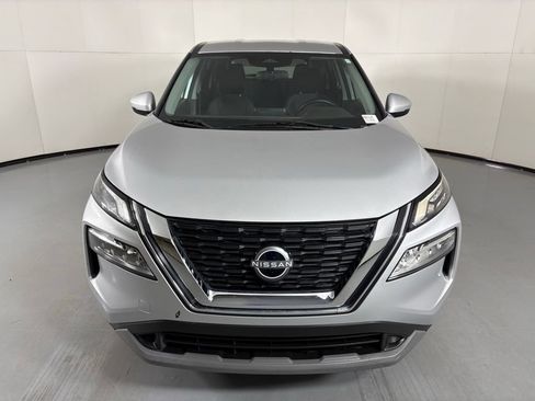 Used 2023 Nissan Rogue SV FWD image 3