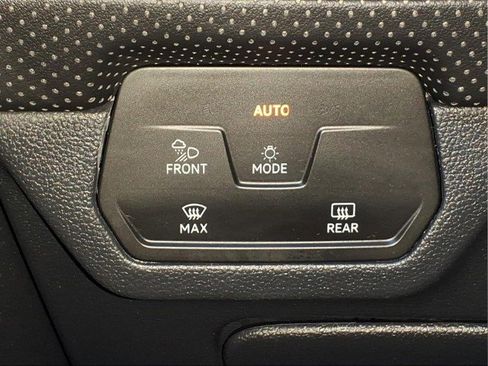 Certified 2024 Volkswagen Atlas Cross Sport SE image 22