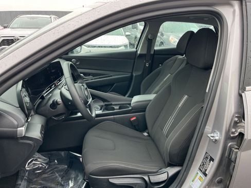 Used 2025 Hyundai Elantra SEL image 37