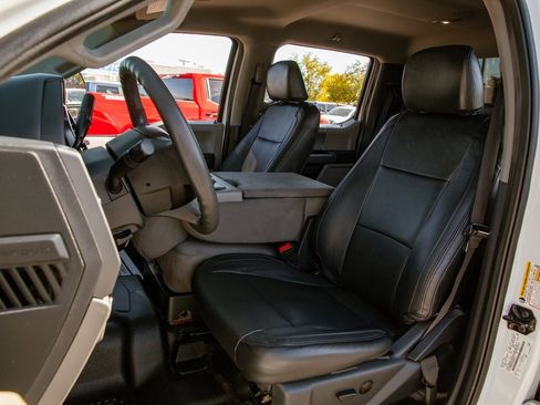 Used 2022 Ford F350 XLT w/ Black Appearance Package image 13