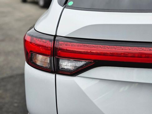 Used 2024 Mitsubishi Outlander SE image 9