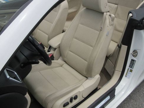 Used 2011 Volkswagen Eos Komfort FWD image 11