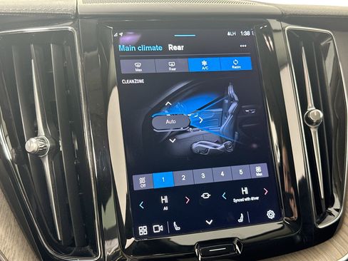 Used 2022 Volvo XC60 B5 Inscription w/ Protection Package Premier image 16