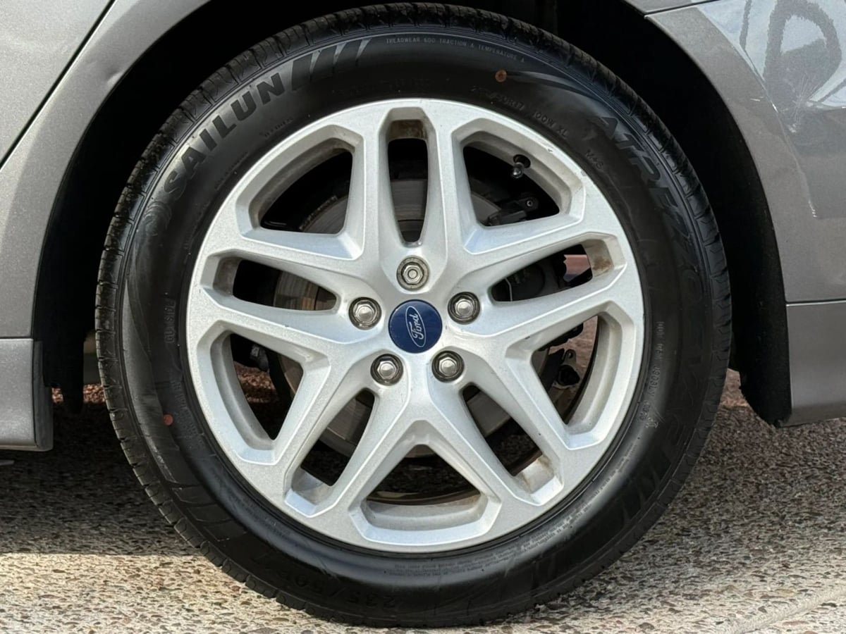 Used 2014 Ford Fusion SE FWD image 27
