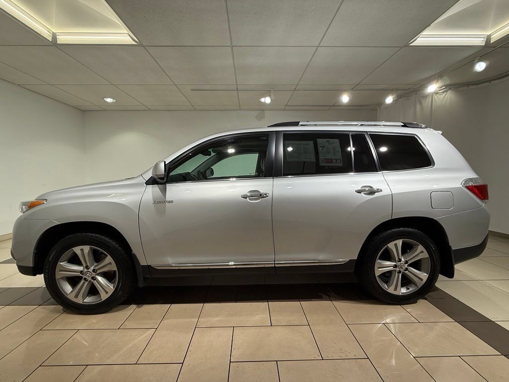 Used 2013 Toyota Highlander Limited AWD/4WD image 2