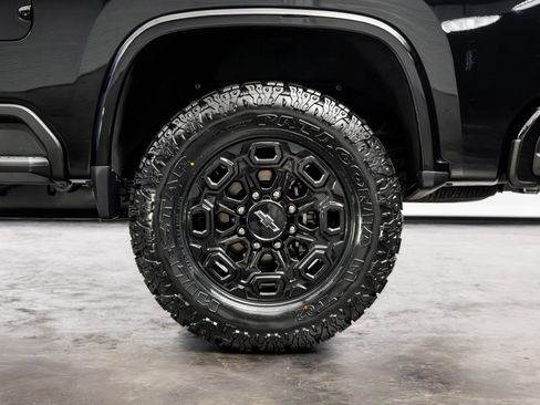 Used 2024 Chevrolet Silverado 2500 High Country w/ Midnight Edition AWD/4WD image 15