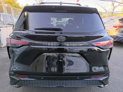 Used 2022 Toyota Sienna XSE w/ XSE Plus Package AWD/4WD image 7