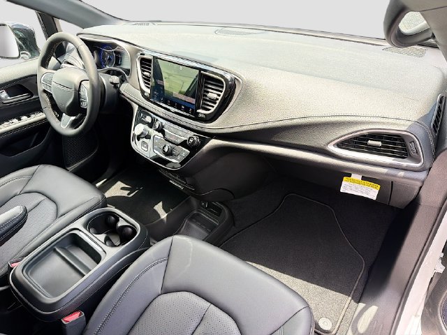 New 2027 Chrysler Pacifica Select FWD image 31