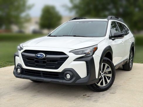 Used 2024 Subaru Outback Premium AWD/4WD image 1