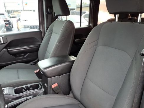 Used 2018 Jeep Wrangler Unlimited Sport AWD/4WD image 19
