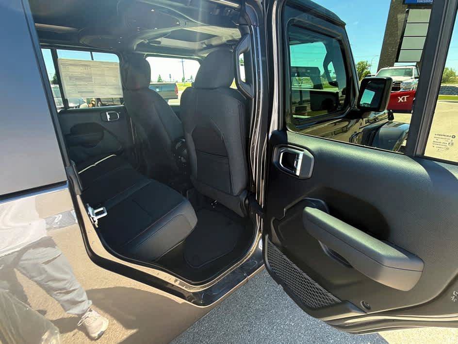New 2026 Jeep Gladiator Sport AWD/4WD image 23
