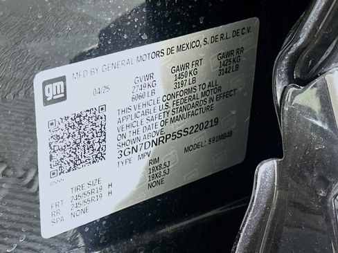 Used 2025 Chevrolet Equinox EV LT FWD image 12