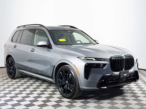 Used 2024 BMW X7 xDrive40i w/ Executive Package image 3