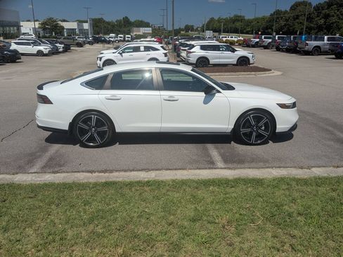 Used 2024 Honda Accord Sport image 2