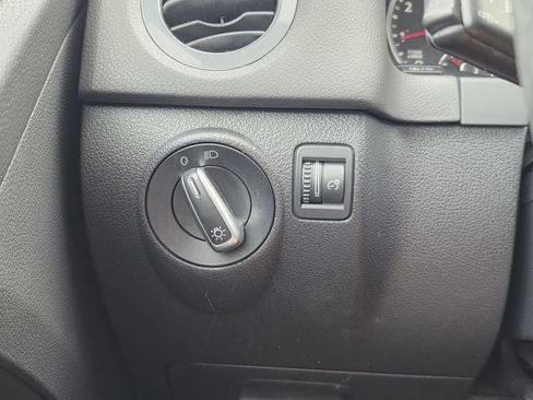 Used 2014 Volkswagen Tiguan SE FWD image 19