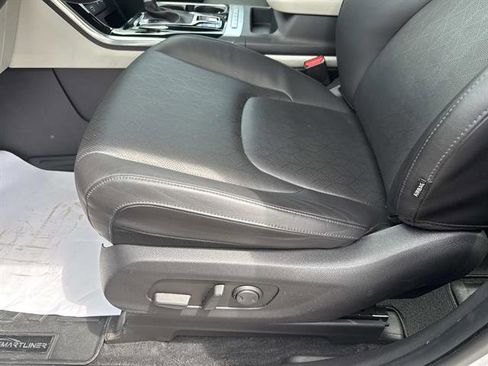 Used 2022 Kia Carnival EX FWD image 13