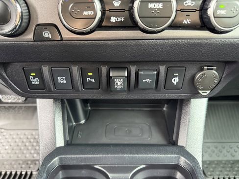 Used 2020 Toyota Tacoma TRD Off-Road w/ TRD Premium Off Road Package image 24