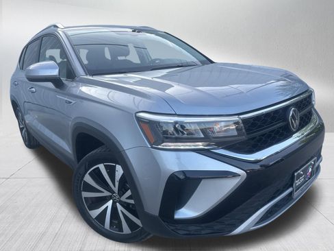 Used 2024 Volkswagen Taos SE image 3