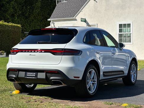 Certified 2025 Porsche Macan AWD/4WD image 8