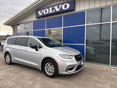 Used 2024 Chrysler Pacifica Touring-L