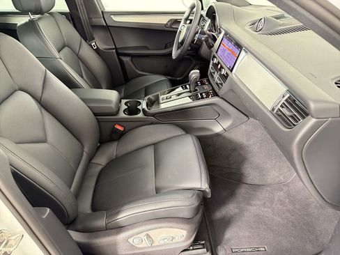 Certified 2026 Porsche Macan AWD/4WD image 30