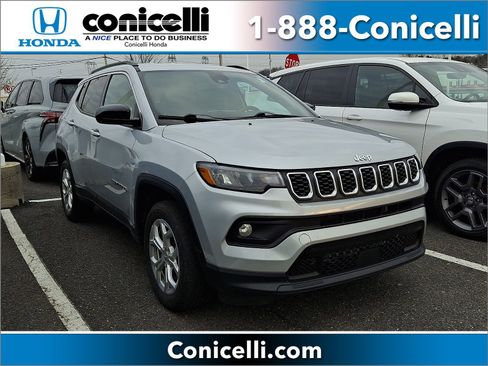 Used 2024 Jeep Compass Latitude image 1
