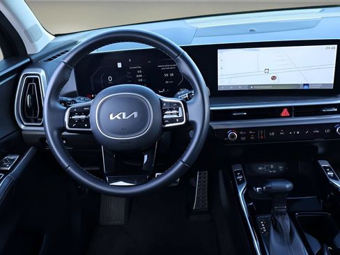 Used 2024 Kia Sorento SX AWD/4WD image 16