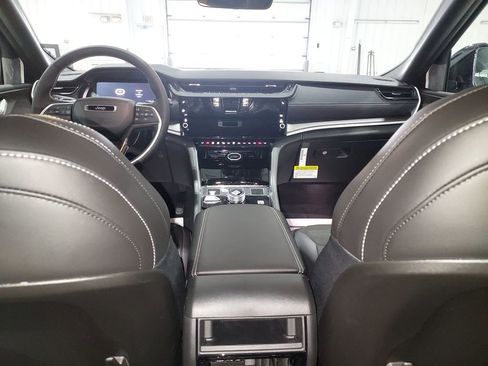 New 2026 Jeep Grand Cherokee Altitude image 10