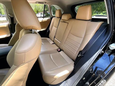 Used 2019 Toyota RAV4 XLE Premium FWD image 19