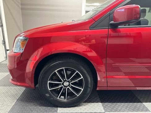 Used 2016 Dodge Grand Caravan SE image 12