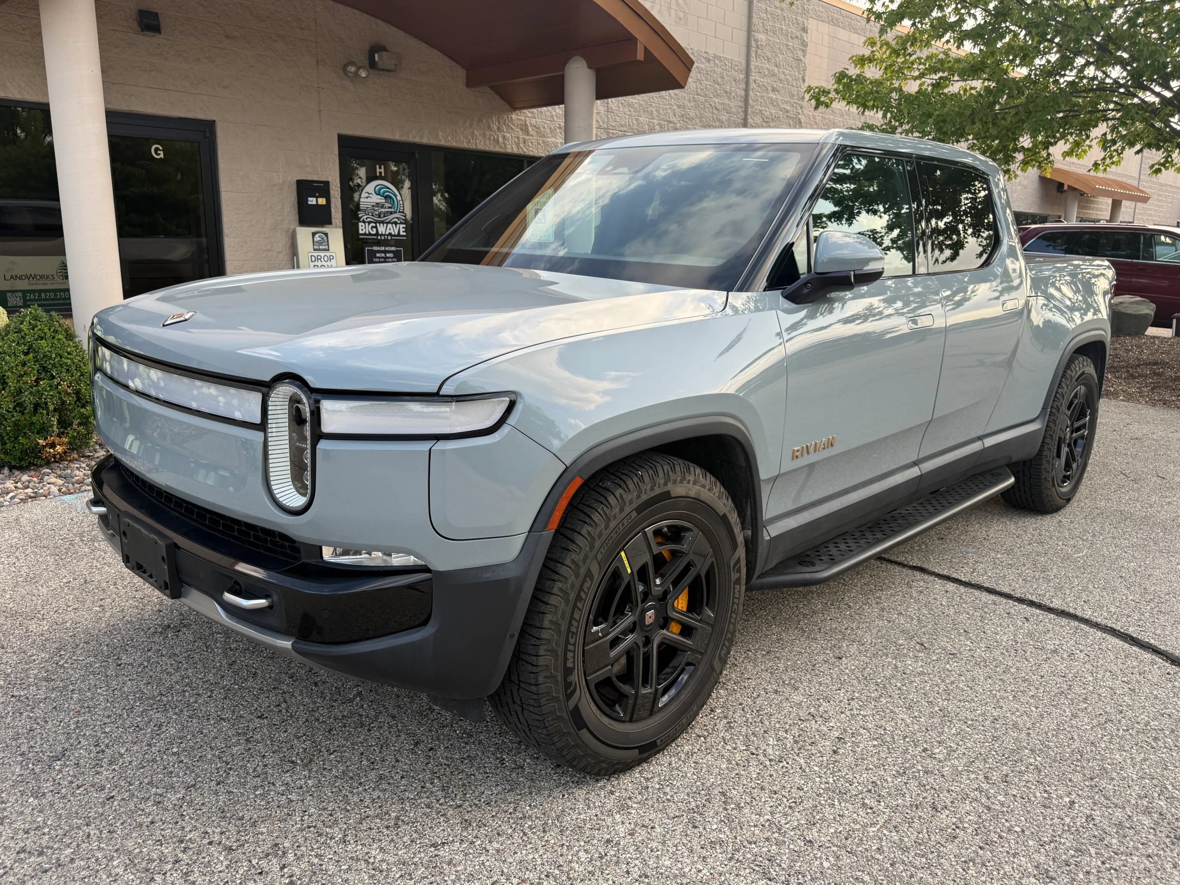 Used 2022 Rivian R1T Launch Edition AWD/4WD image 1