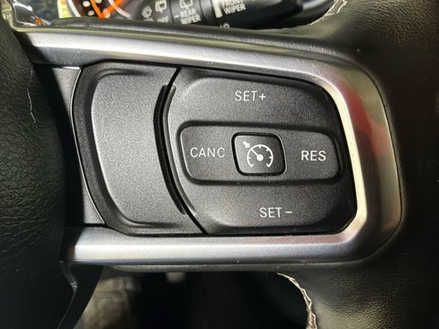 Used 2018 Jeep Wrangler Unlimited Sahara w/ Uconnect 4C Nav & Sound Group AWD/4WD image 27