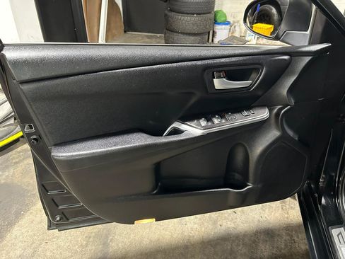 Used 2017 Toyota Camry LE FWD image 11