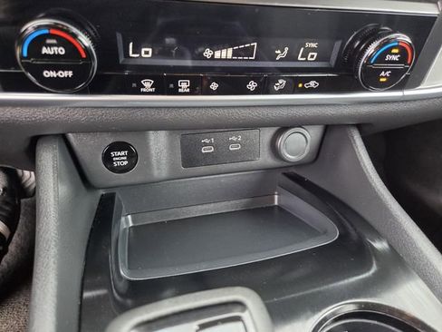Used 2025 Nissan Rogue SV FWD image 12