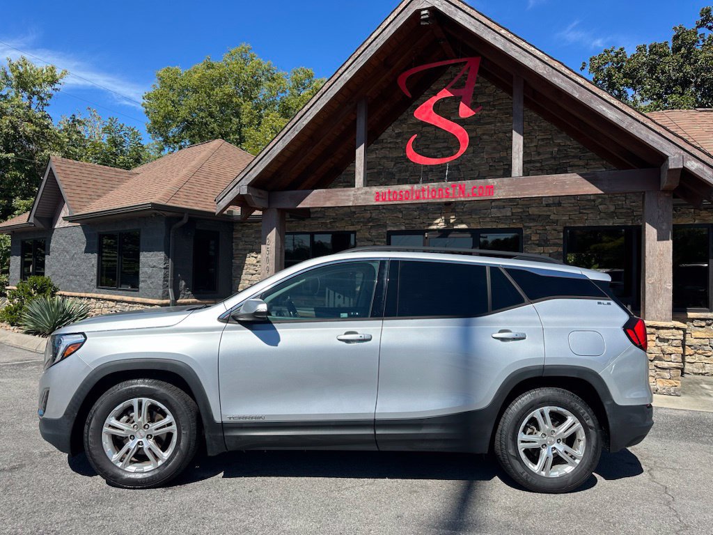 Used 2019 GMC Terrain SLE w/ Driver Convenience Package FWD image 2