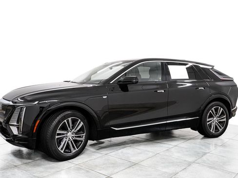 Used 2024 Cadillac Lyriq Luxury AWD/4WD image 4