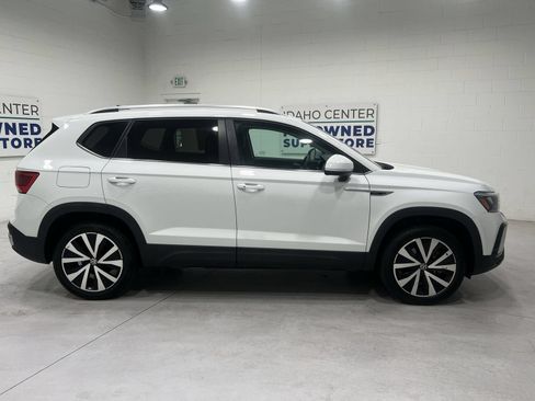 Used 2024 Volkswagen Taos SE FWD image 9