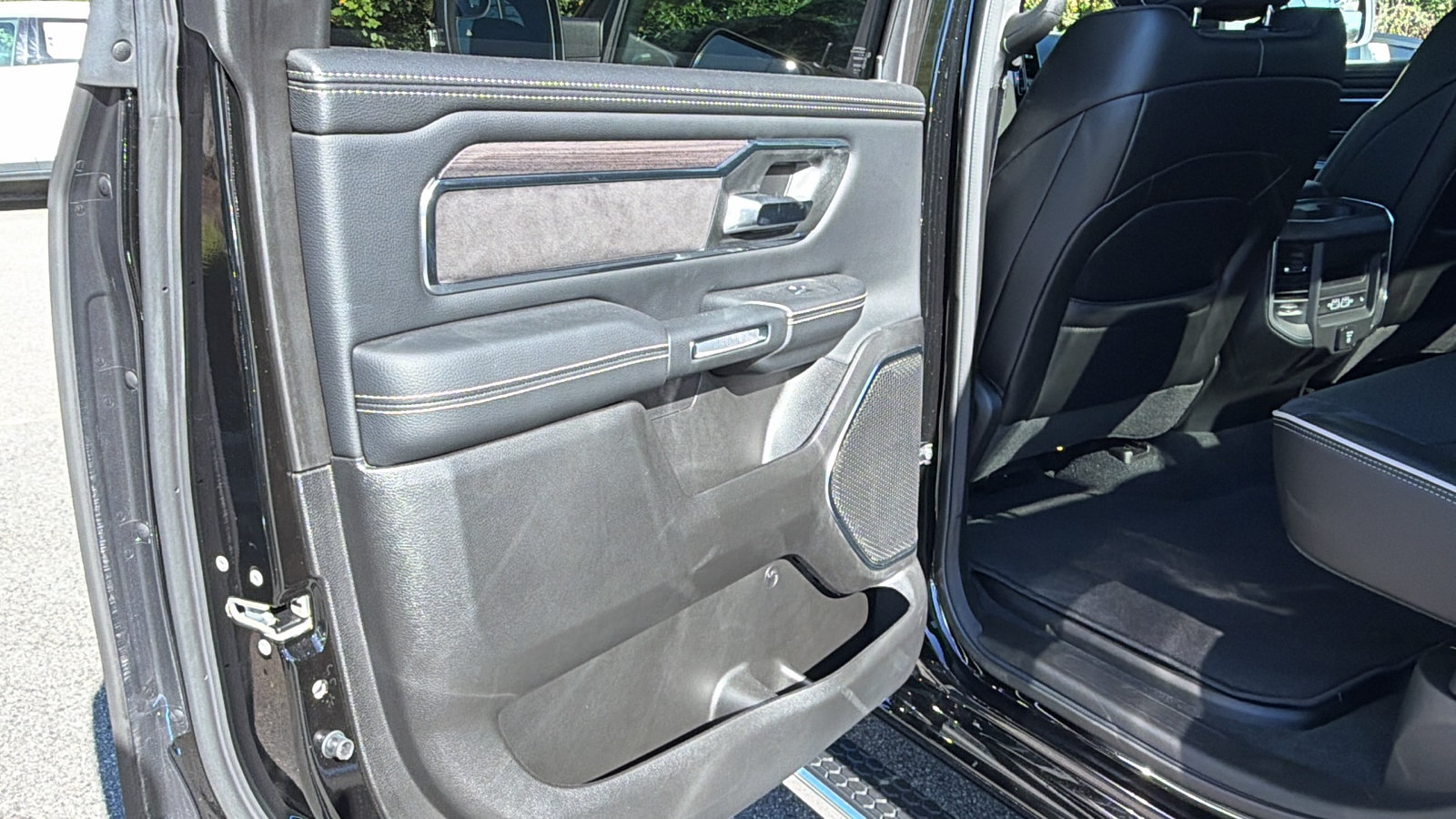 Used 2025 RAM 1500 Laramie w/ Sport Appearance Package AWD/4WD image 24