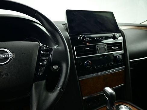 Used 2024 Nissan Armada SL image 18